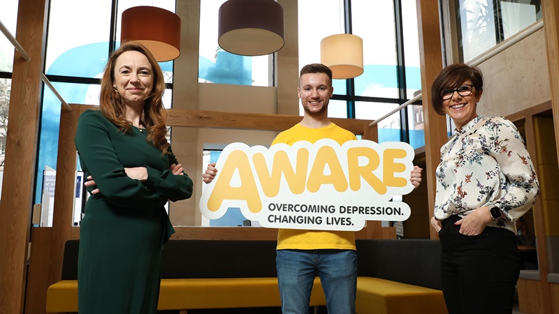 Vickie Davies and Stephanie Kyle promoting AWARE - overcoming depressrion Vickie Davies and Stephanie Kyle promoting AWARE